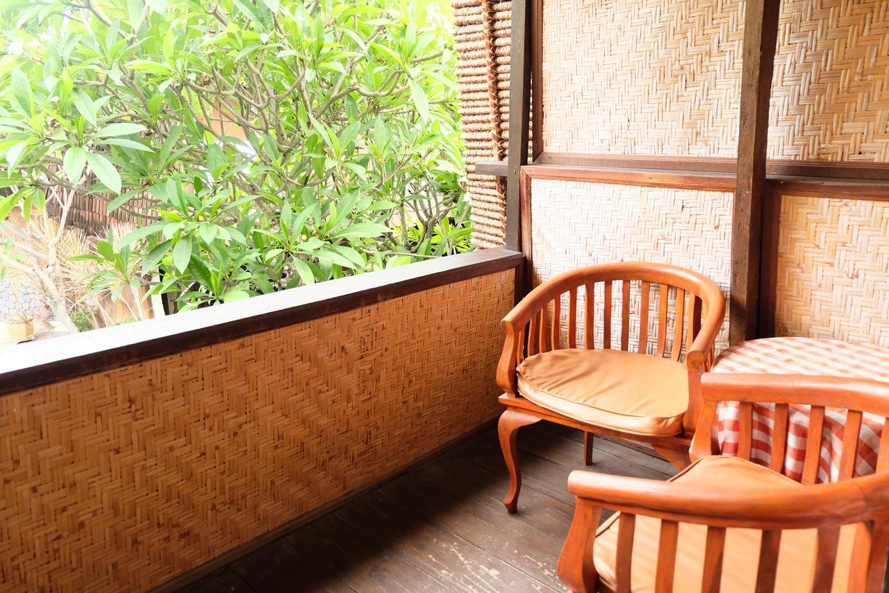 Kerti Beach Bungalow And Restaurant Padangbai  Exterior foto